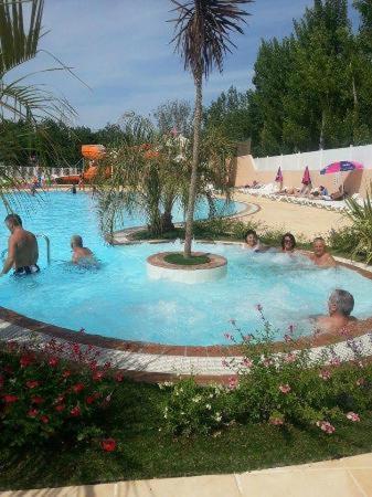 Camping Valras Climatise Hotel เซริญญ็อง ภายนอก รูปภาพ